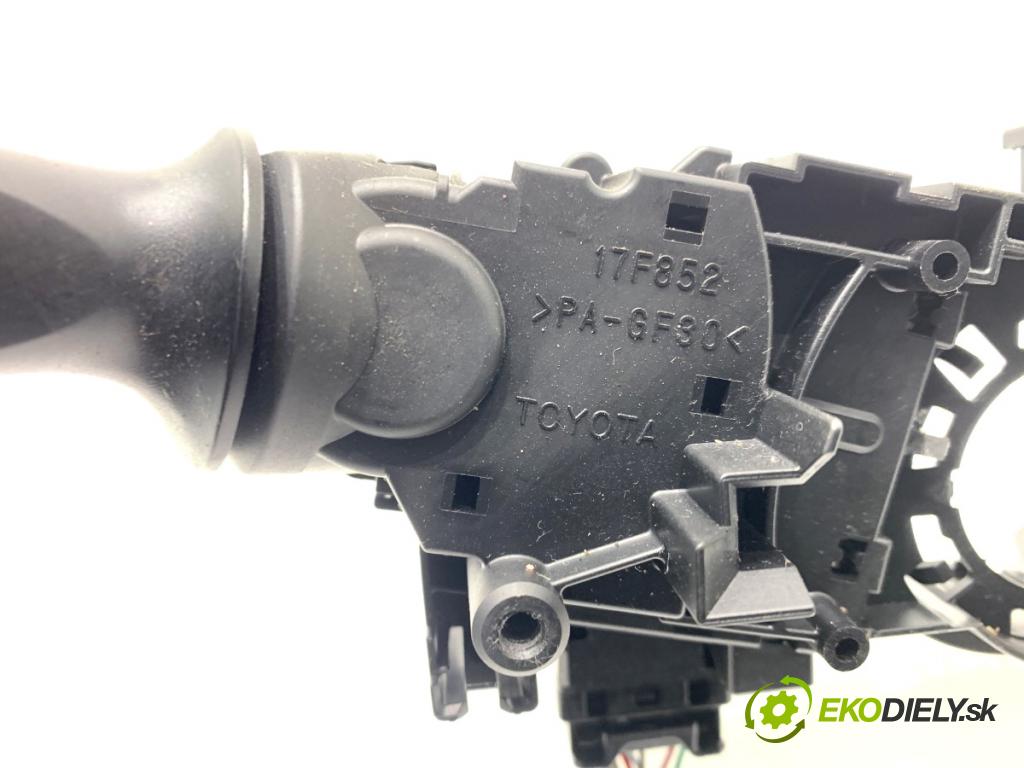 TOYOTA AURIS II liftback 2013 97 kW 1.6 (ZRE181_, ZRE185_) 1598 přepínač kombinovaný  (Páčky pod volantem)