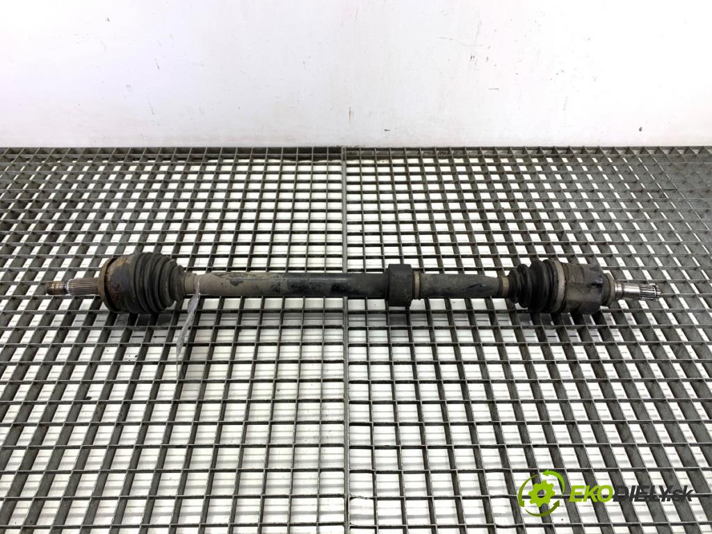 TOYOTA AURIS II liftback 2013 97 kW 1.6 (ZRE181_, ZRE185_) 1598 poloos pravý přední část 