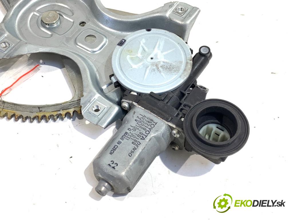 TOYOTA AURIS II liftback 2013 97 kW 1.6 (ZRE181_, ZRE185_) 1598 Mechanizmus okna pravy predný 85710-0D100