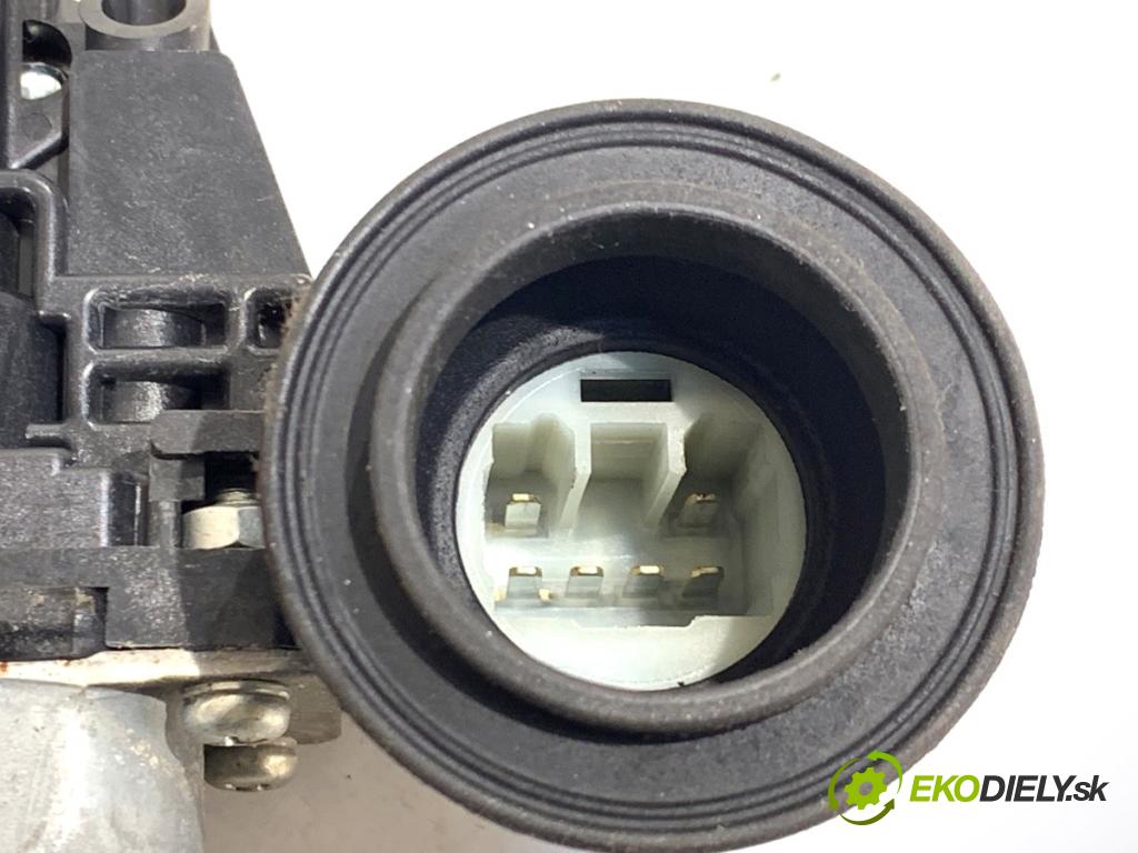 TOYOTA AURIS II liftback 2013 97 kW 1.6 (ZRE181_, ZRE185_) 1598 Mechanizmus okna pravy predný 85710-0D100