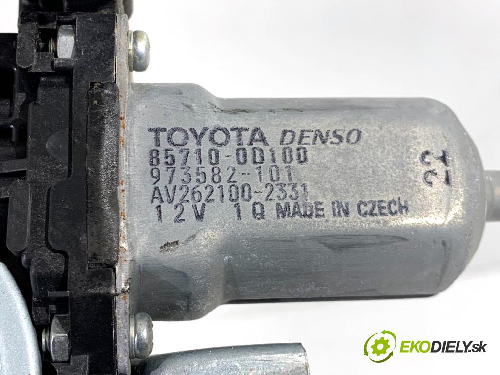 TOYOTA AURIS II liftback 2013 97 kW 1.6 (ZRE181_, ZRE185_) 1598 mechanismus okna pravý přední část 85710-0D100