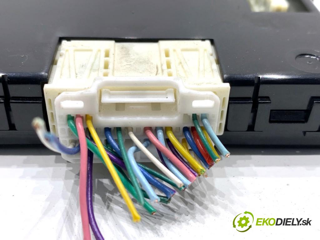 TOYOTA AURIS II liftback 2013 97 kW 1.6 (ZRE181_, ZRE185_) 1598 modul komfortu 89221-02330 (Komfortní modul)