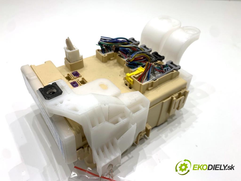 TOYOTA AURIS II liftback 2013 97 kW 1.6 (ZRE181_, ZRE185_) 1598 modul BSI 82730-12X70A (Pojistková skříňka)