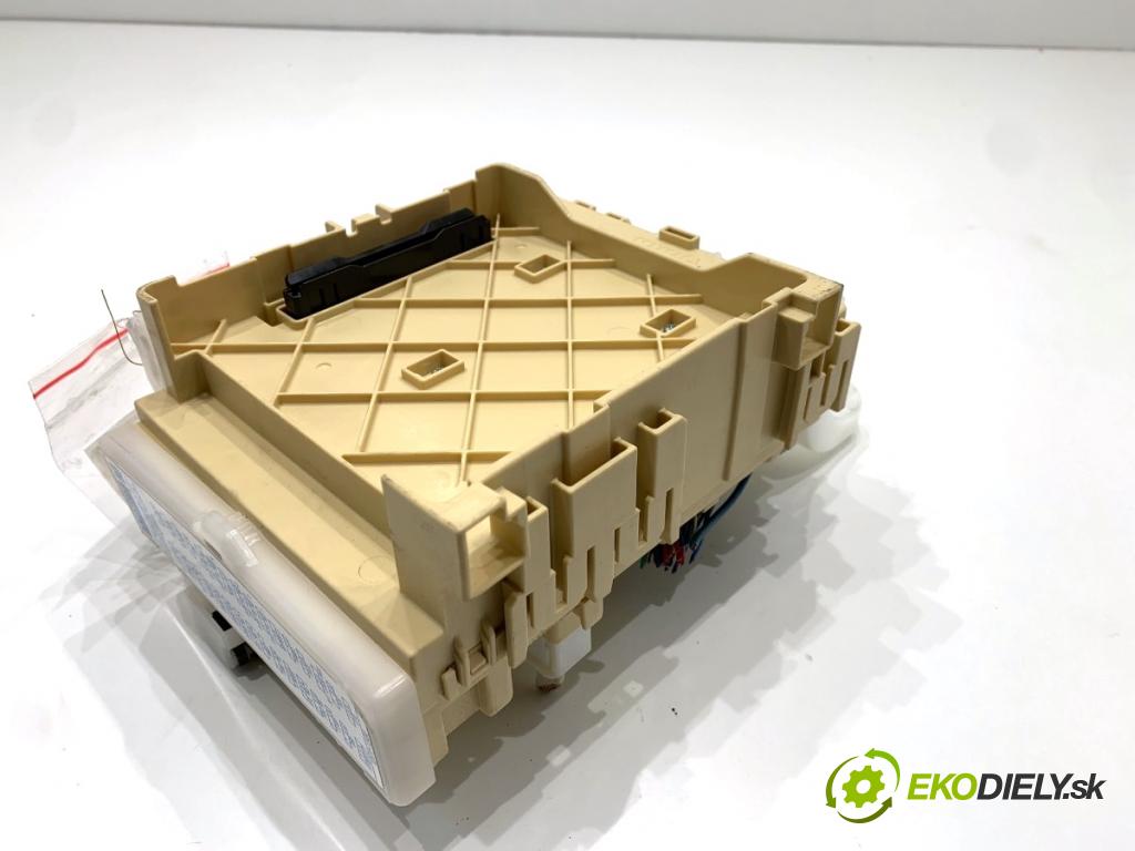 TOYOTA AURIS II liftback 2013 97 kW 1.6 (ZRE181_, ZRE185_) 1598 modul BSI 82730-12X70A (Pojistková skříňka)