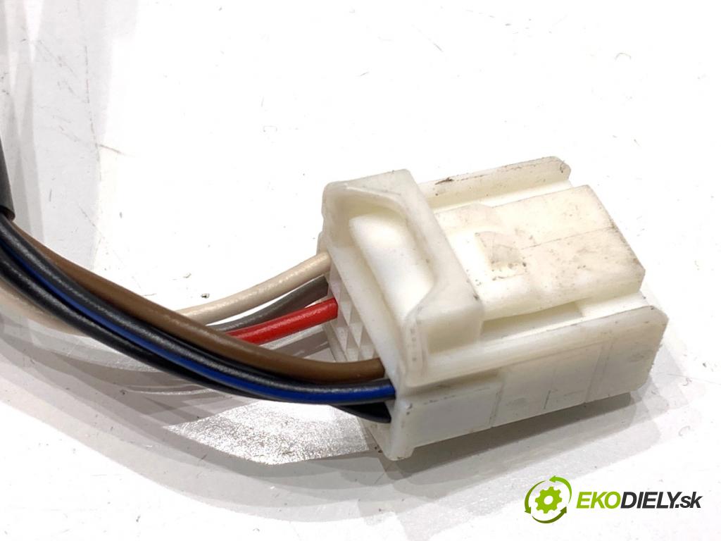 TOYOTA AURIS II liftback 2013 97 kW 1.6 (ZRE181_, ZRE185_) 1598 zpětné zrcátko pravý