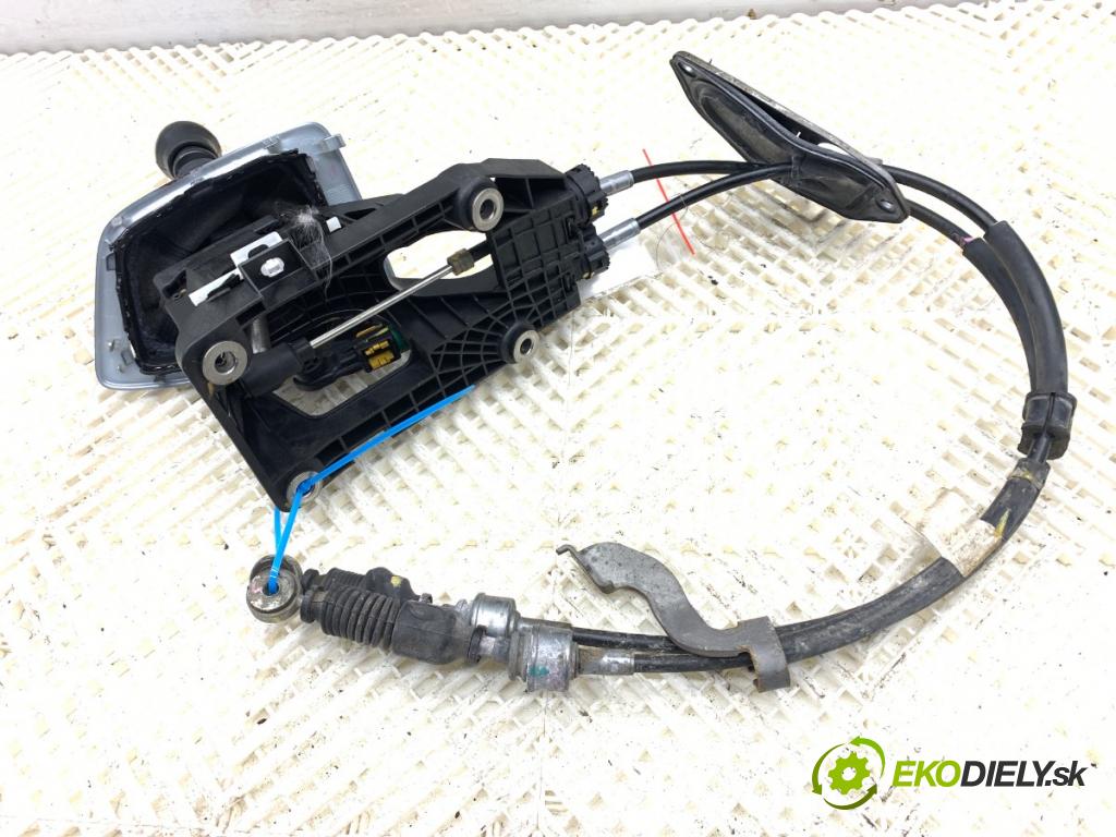 TOYOTA AURIS II liftback 2013 97 kW 1.6 (ZRE181_, ZRE185_) 1598 Kulisa  (Rýchlostná páka (kulisa))