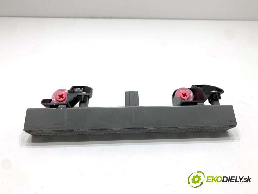 TOYOTA AURIS II liftback 2013 97 kW 1.6 (ZRE181_, ZRE185_) 1598 Svetlo brzdových svetiel 81570-05100