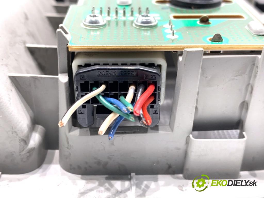 TOYOTA AURIS II liftback 2013 97 kW 1.6 (ZRE181_, ZRE185_) 1598 Svetlo stropné 81260-02480AD