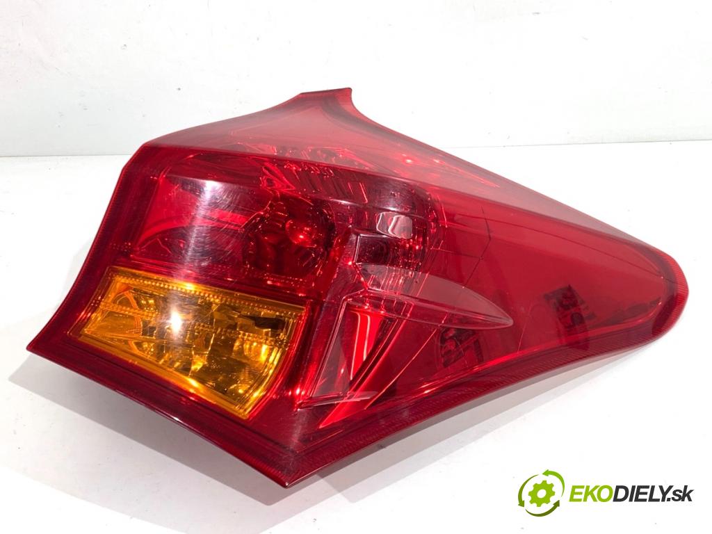 TOYOTA AURIS II liftback 2013 97 kW 1.6 (ZRE181_, ZRE185_) 1598 Svetlo pravy zad 