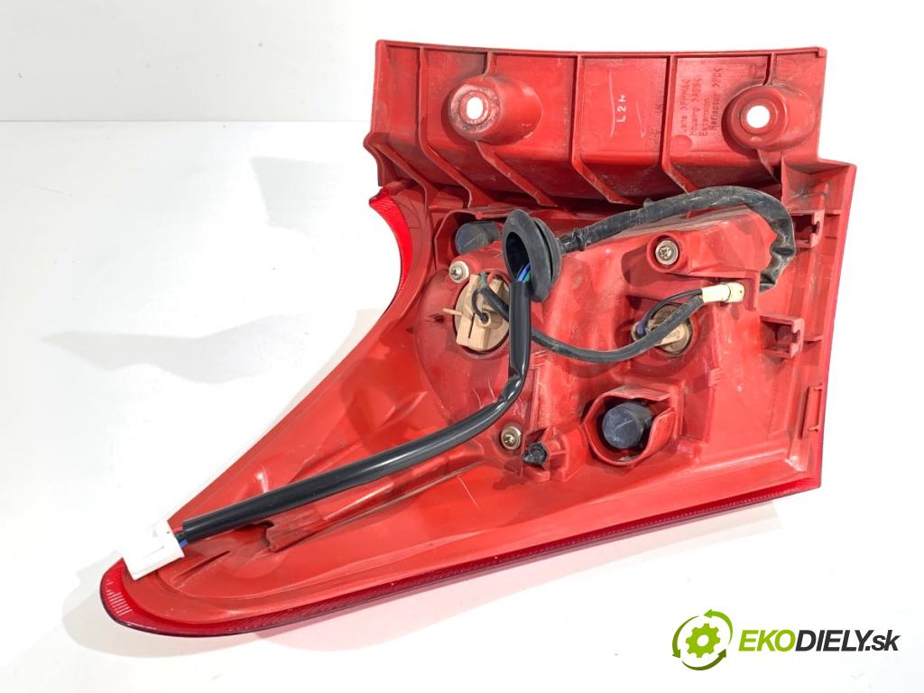 TOYOTA AURIS II liftback 2013 97 kW 1.6 (ZRE181_, ZRE185_) 1598 Svetlo pravy zad