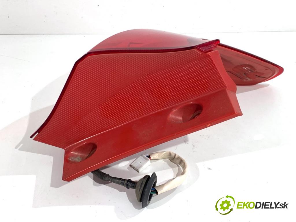 TOYOTA AURIS II liftback 2013 97 kW 1.6 (ZRE181_, ZRE185_) 1598 Svetlo ľavy zad