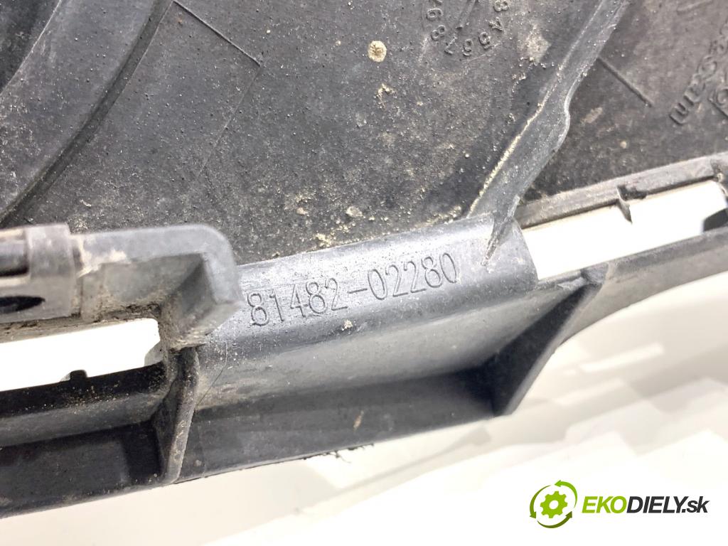 TOYOTA AURIS II liftback 2013 97 kW 1.6 (ZRE181_, ZRE185_) 1598 Mriežky nárazníka ľavy predný 81482-02280