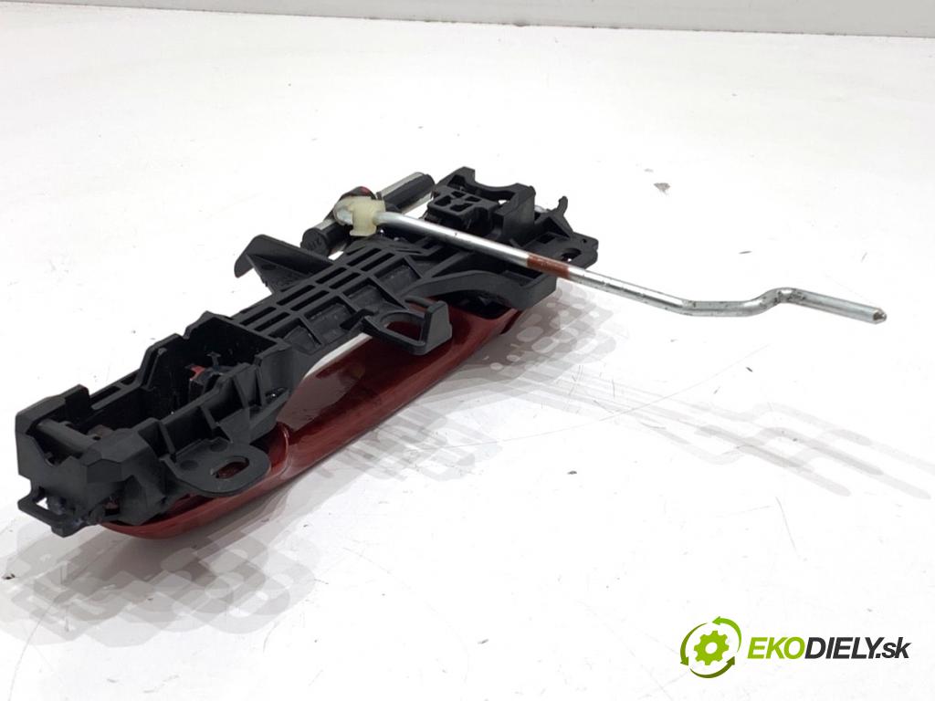 TOYOTA AURIS II liftback 2013 97 kW 1.6 (ZRE181_, ZRE185_) 1598 klika vnejší pravý přední část