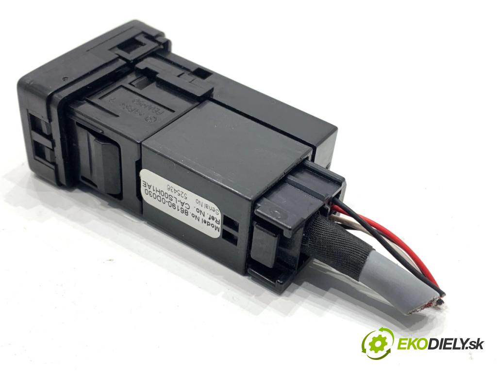 TOYOTA AURIS II liftback 2013 97 kW 1.6 (ZRE181_, ZRE185_) 1598 HNÍZDO: USB 86190-0D030