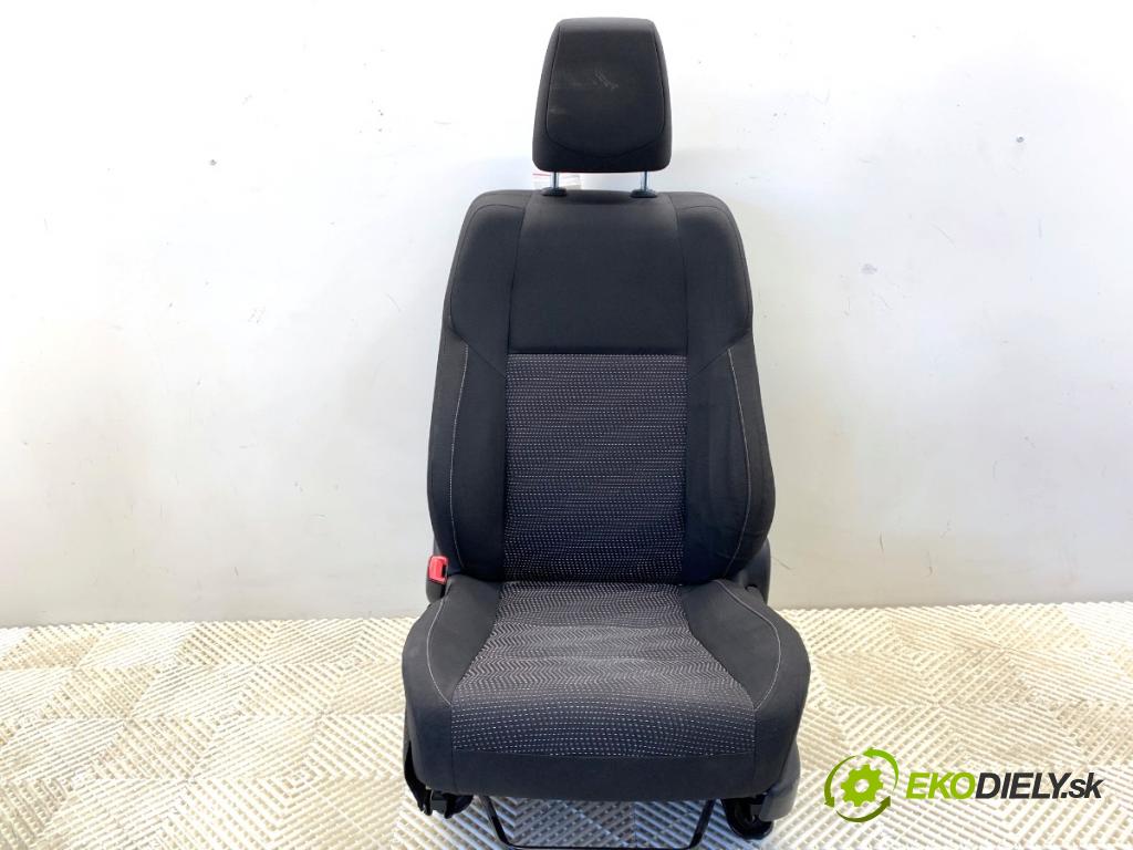 TOYOTA AURIS II liftback 2013 97 kW 1.6 (ZRE181_, ZRE185_) 1598 sedadlo levý přední část 