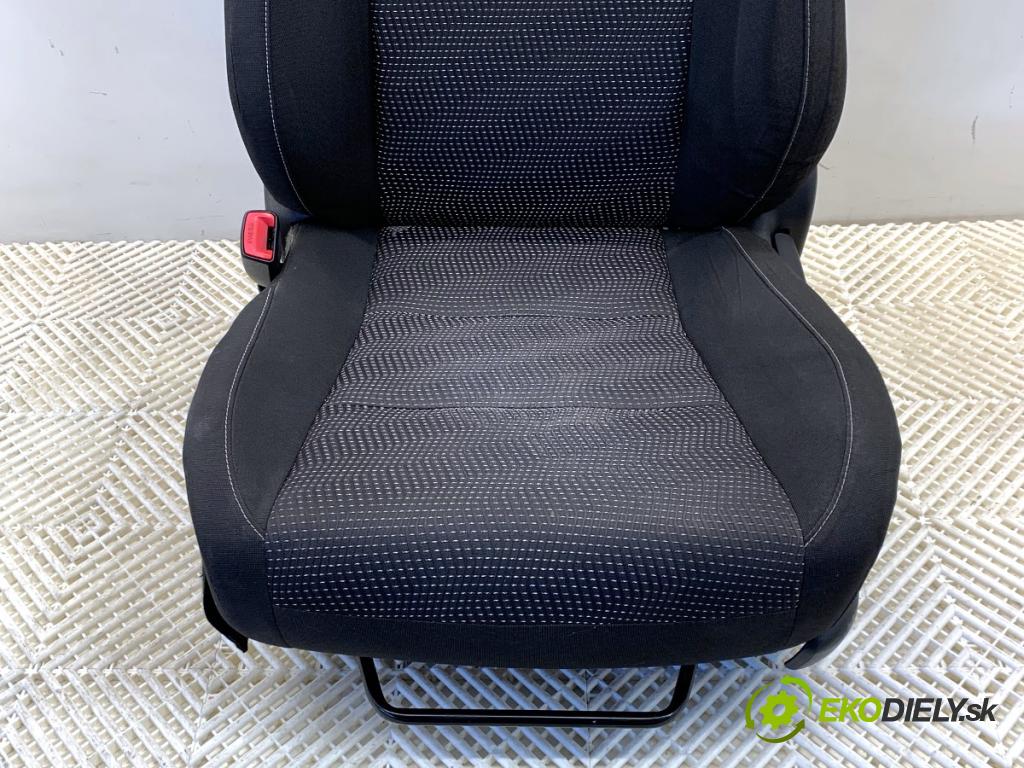 TOYOTA AURIS II liftback 2013 97 kW 1.6 (ZRE181_, ZRE185_) 1598 sedadlo levý přední část