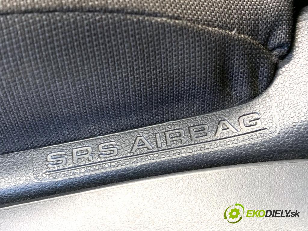 TOYOTA AURIS II liftback 2013 97 kW 1.6 (ZRE181_, ZRE185_) 1598 sedadlo levý přední část