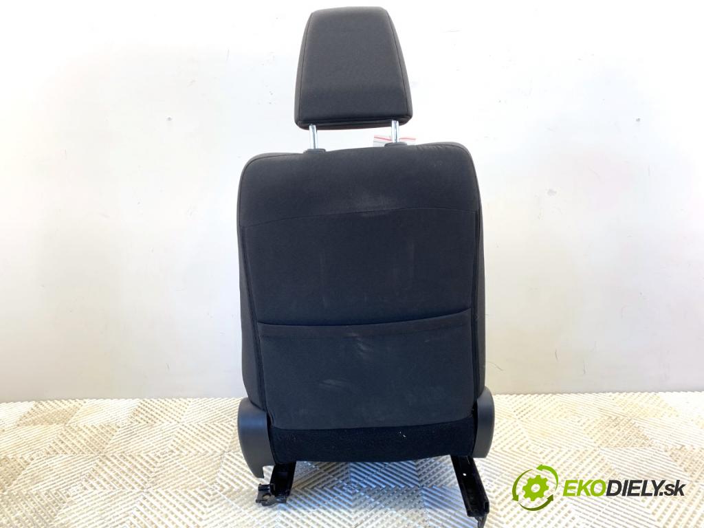 TOYOTA AURIS II liftback 2013 97 kW 1.6 (ZRE181_, ZRE185_) 1598 sedadlo levý přední část