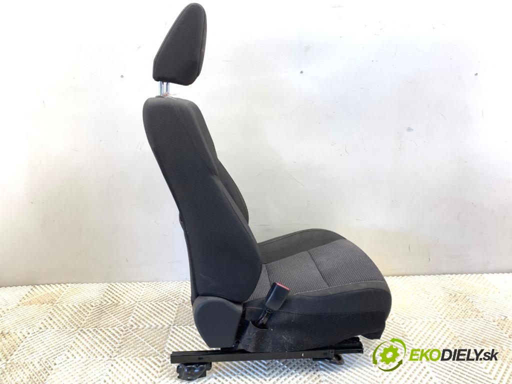 TOYOTA AURIS II liftback 2013 97 kW 1.6 (ZRE181_, ZRE185_) 1598 sedadlo levý přední část