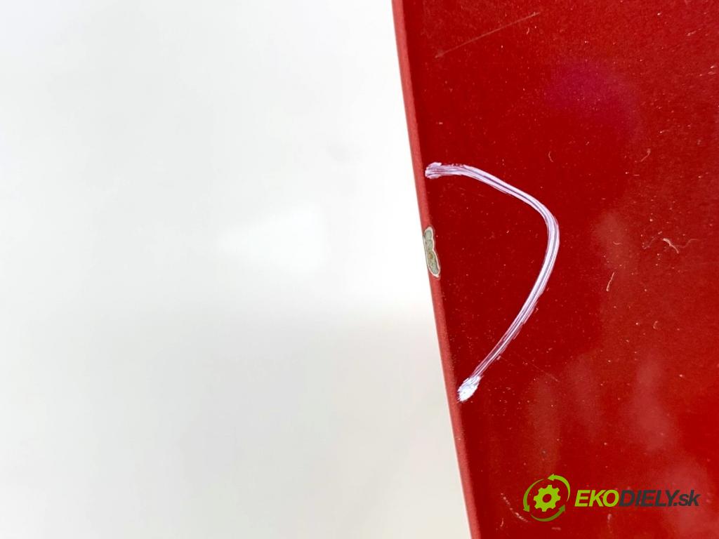 TOYOTA AURIS II liftback 2013 97 kW 1.6 (ZRE181_, ZRE185_) 1598 dveře pravý zadní část