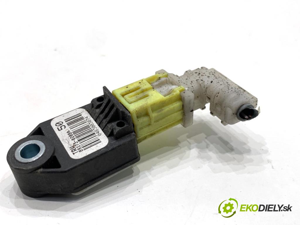 TOYOTA AURIS II liftback 2013 97 kW 1.6 (ZRE181_, ZRE185_) 1598 Snímač nárazu 89173-02080 (Snímač nárazu)