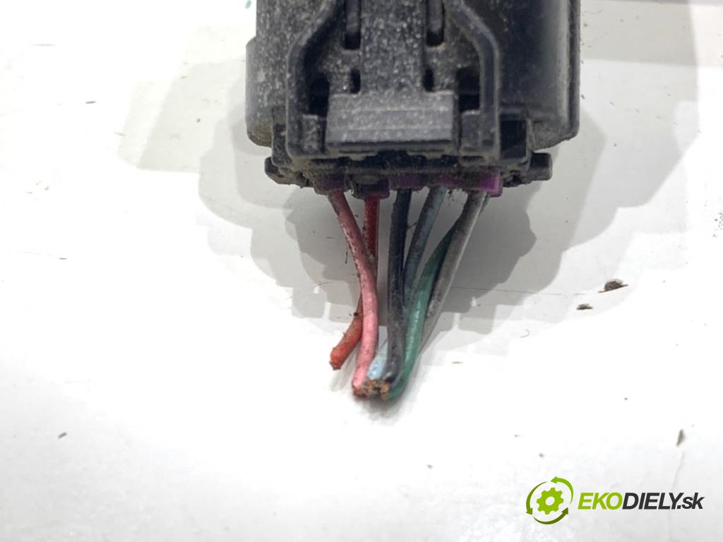 TOYOTA AURIS II liftback 2013 97 kW 1.6 (ZRE181_, ZRE185_) 1598 svorka MINUS: 28850-37021