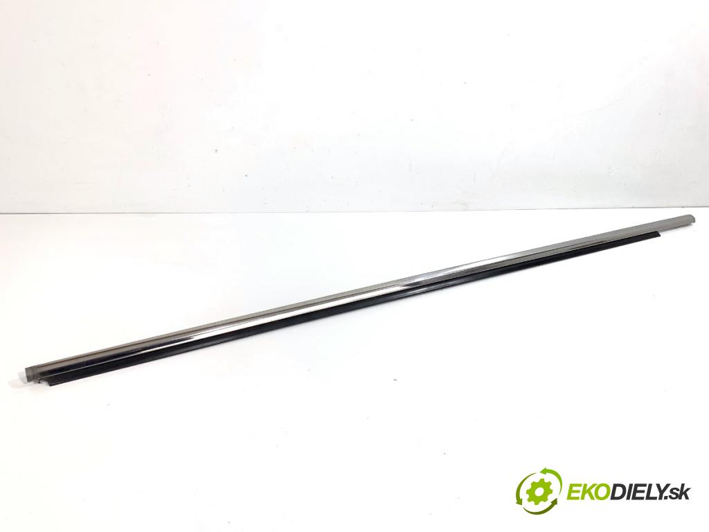 TOYOTA AURIS II liftback 2013 97 kW 1.6 (ZRE181_, ZRE185_) 1598 lišta Sbírání: přední část pravý 