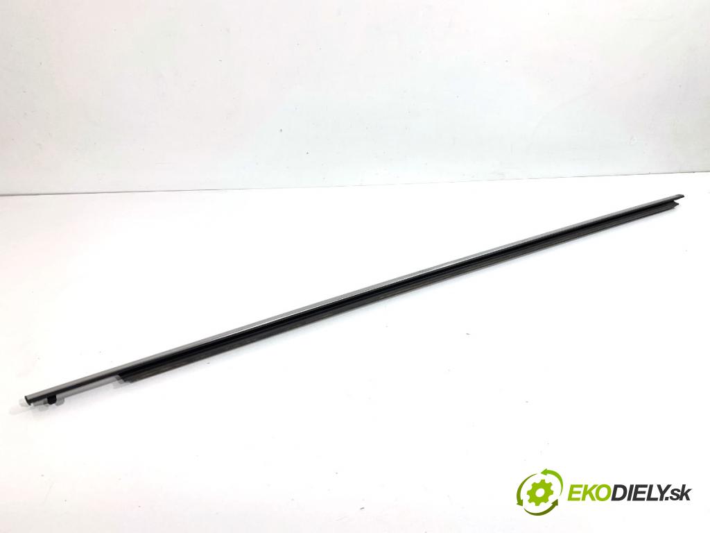 TOYOTA AURIS II liftback 2013 97 kW 1.6 (ZRE181_, ZRE185_) 1598 lišta Sbírání: přední část pravý