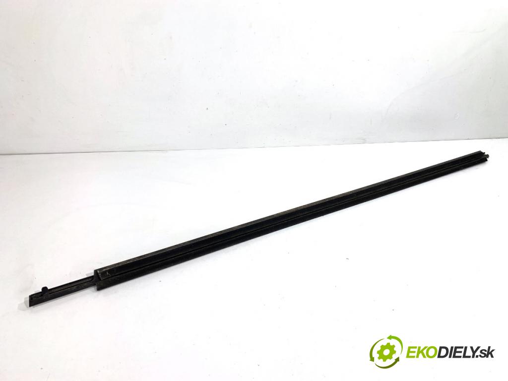 TOYOTA AURIS II liftback 2013 97 kW 1.6 (ZRE181_, ZRE185_) 1598 lišta Sbírání: přední část pravý