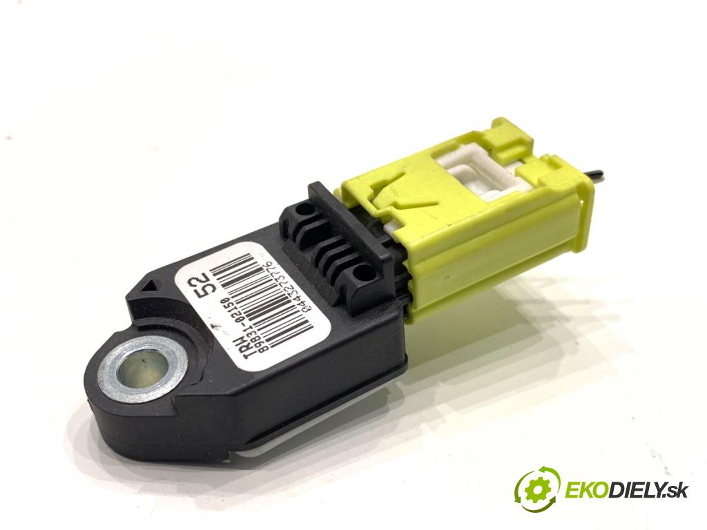 TOYOTA AURIS II liftback 2013 97 kW 1.6 (ZRE181_, ZRE185_) 1598 Snímač nárazu 89831-02150 (Snímač nárazu)