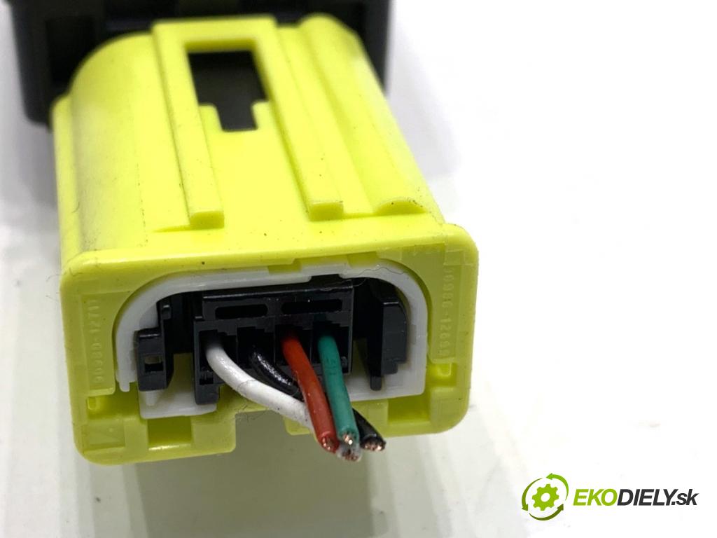 TOYOTA AURIS II liftback 2013 97 kW 1.6 (ZRE181_, ZRE185_) 1598 Snímač nárazu 89831-02130 (Snímač nárazu)