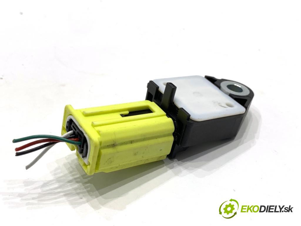 TOYOTA AURIS II liftback 2013 97 kW 1.6 (ZRE181_, ZRE185_) 1598 Snímač nárazu 89831-02130 (Snímač nárazu)