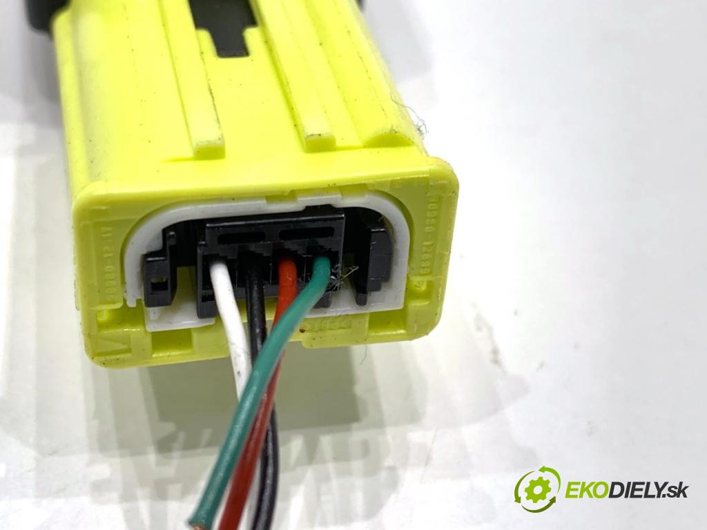 TOYOTA AURIS II liftback 2013 97 kW 1.6 (ZRE181_, ZRE185_) 1598 Snímač nárazu 89831-02130 (Snímač nárazu)