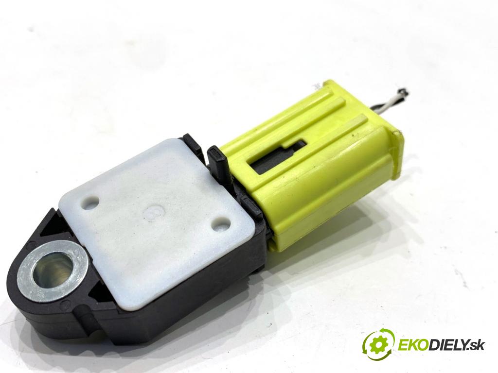 TOYOTA AURIS II liftback 2013 97 kW 1.6 (ZRE181_, ZRE185_) 1598 Snímač nárazu 89831-02150 (Snímač nárazu)