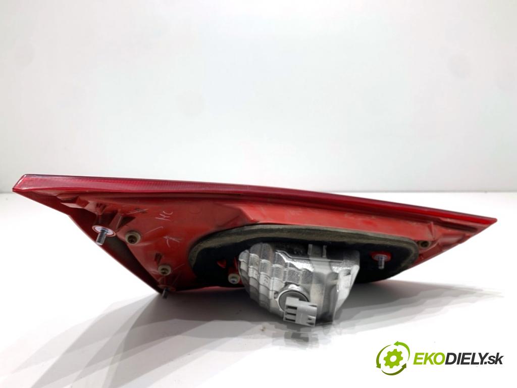 TOYOTA AURIS II liftback 2013 97 kW 1.6 (ZRE181_, ZRE185_) 1598 Svetlo zad pravá vnútorná 05170237 (Kľučka dverí ostatné)