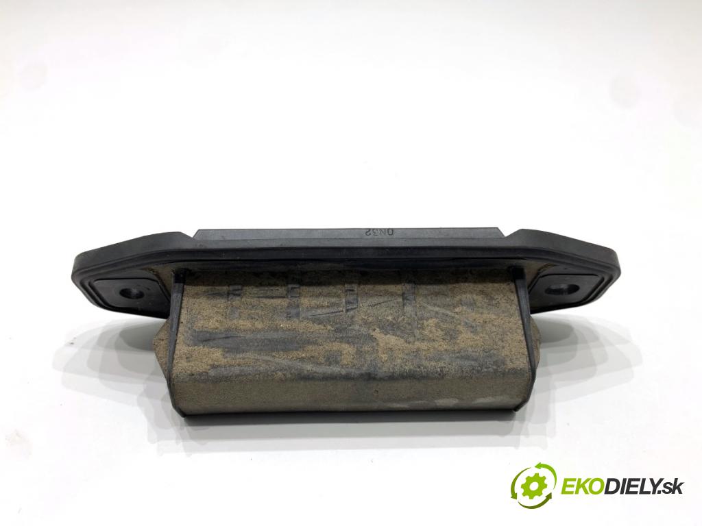 TOYOTA AURIS II liftback 2013 97 kW 1.6 (ZRE181_, ZRE185_) 1598 klika dveří zadní část 