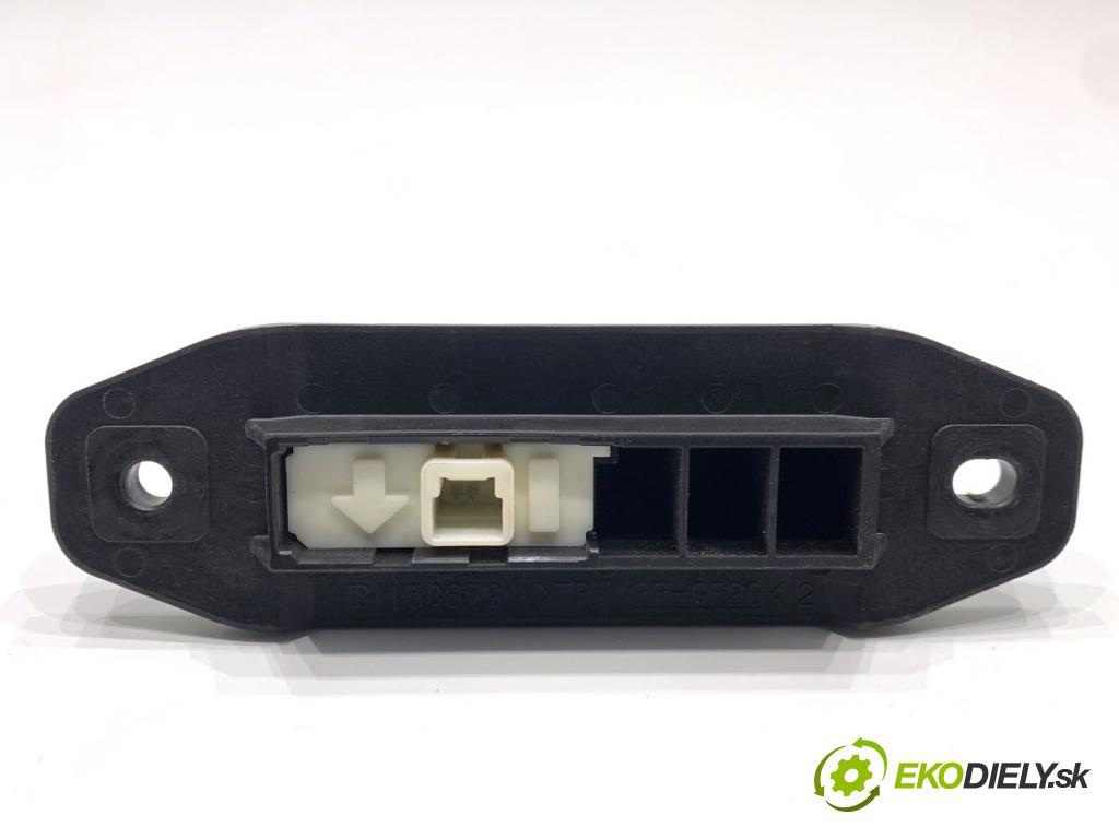 TOYOTA AURIS II liftback 2013 97 kW 1.6 (ZRE181_, ZRE185_) 1598 klika dveří zadní část