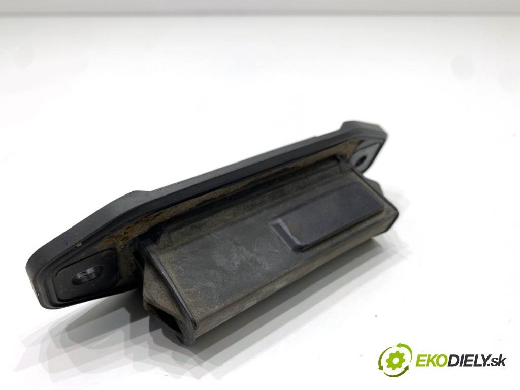 TOYOTA AURIS II liftback 2013 97 kW 1.6 (ZRE181_, ZRE185_) 1598 klika dveří zadní část