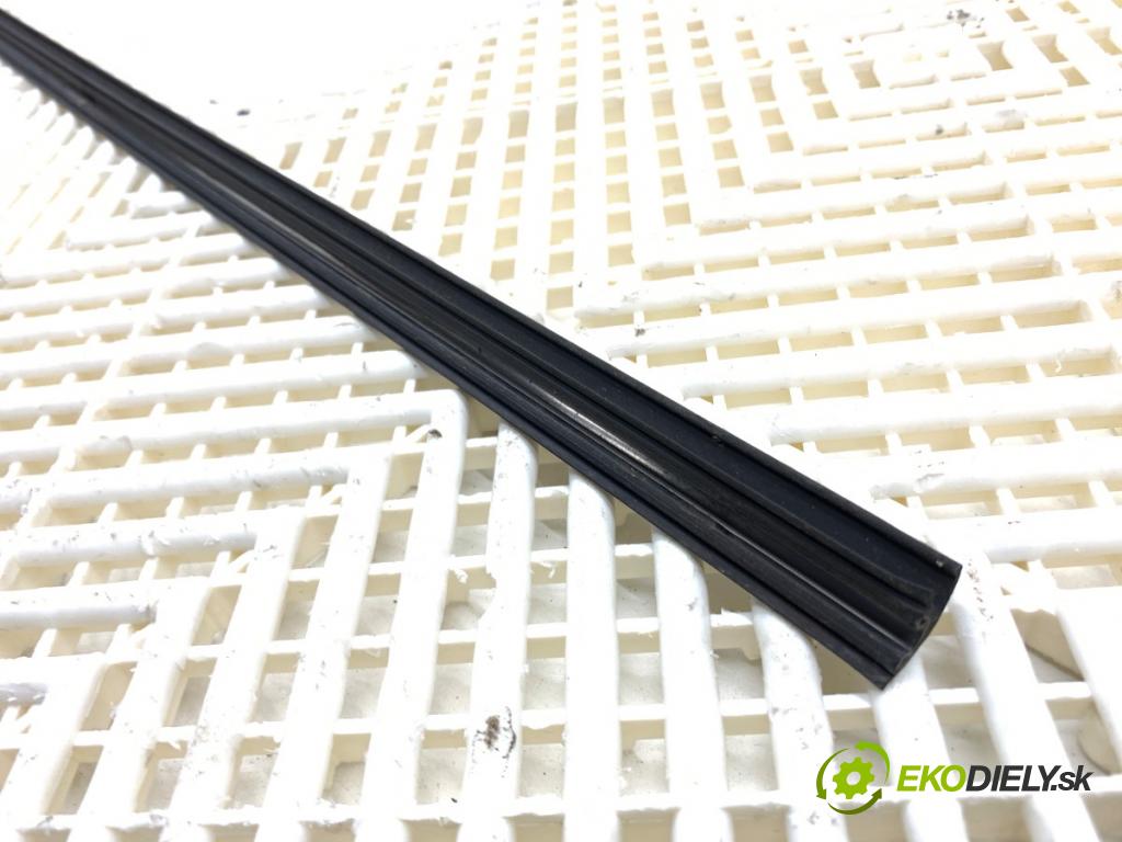 FORD MONDEO MK4 Kombi 2008 103 kW 2.0 TDCi 1997 těsnění prahu pravá