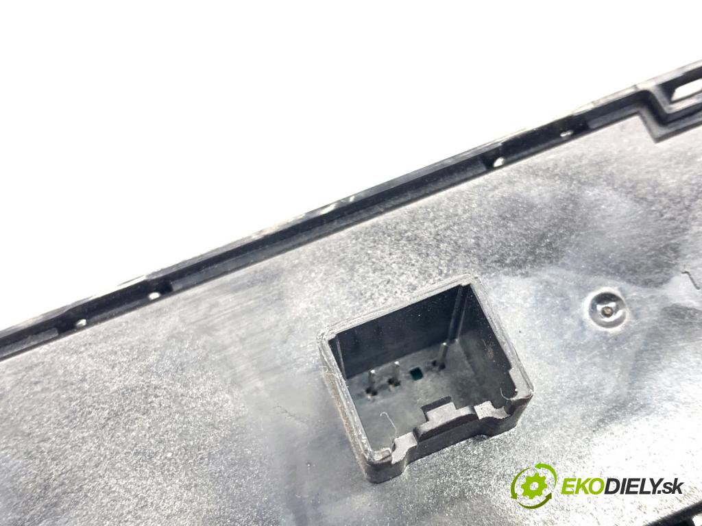 FORD MONDEO MK4 Kombi 2008 103 kW 2.0 TDCi 1997 Prepínač okien 7S7T-14A132-BC (Prepínacie páčky pod volantom)