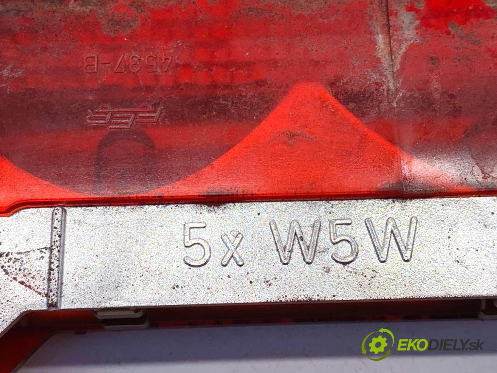 FORD MONDEO MK4 Kombi 2008 103 kW 2.0 TDCi 1997 světlo brzdových světel 7S71-13A601-BD