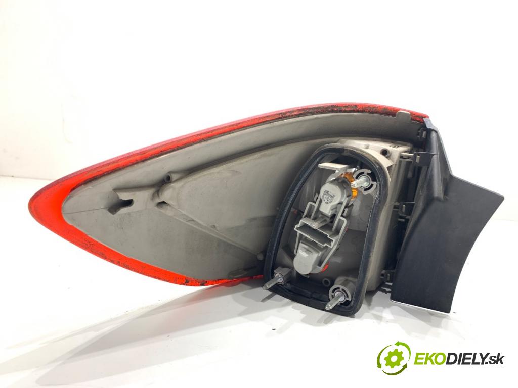 FORD MONDEO MK4 Kombi 2008 103 kW 2.0 TDCi 1997 světlo pravý zadní část 7S71-13404-B