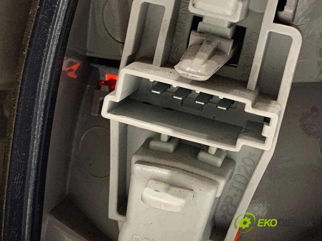 FORD MONDEO MK4 Kombi 2008 103 kW 2.0 TDCi 1997 světlo pravý zadní část 7S71-13404-B