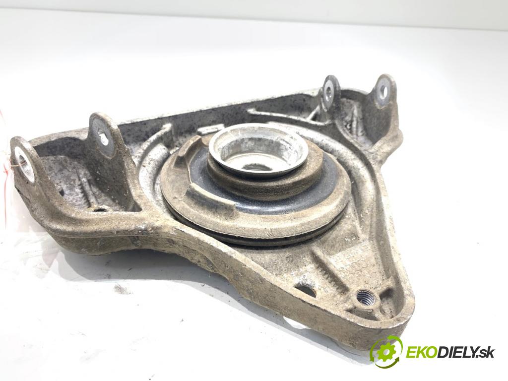 AUDI A4 B7 Kombi 2008 125 kW 2.0 TDI 1968 uchycení držák tlumičích přední část levé 8E0412383