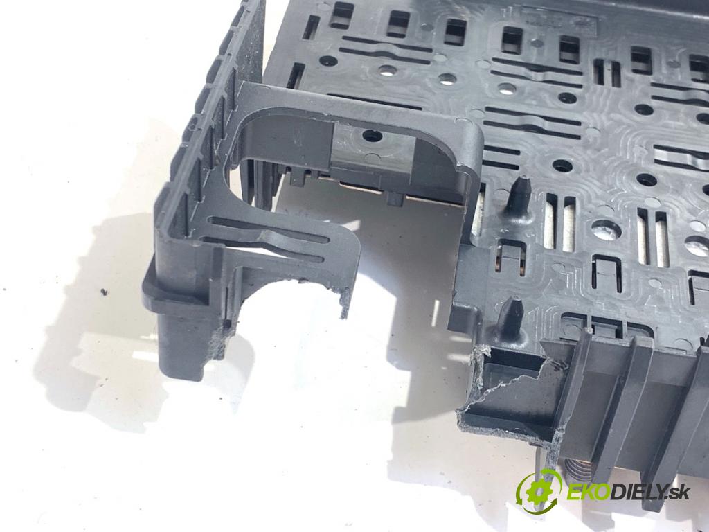 LAND ROVER RANGE ROVER EVOQUE SUV 2025 150 kW 2.0 D200 MHEV 4x4 1997 Skrinka poistková K8D2-14N073-AC (Poistková skrinka)