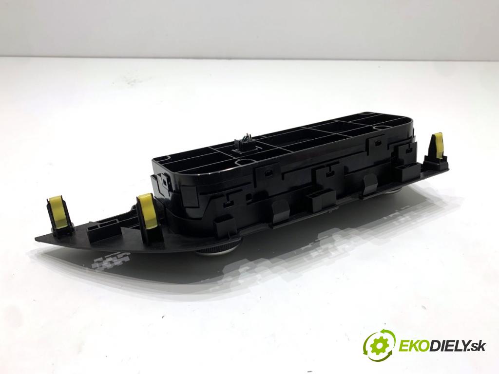 TOYOTA AURIS II liftback 2013 97 kW 1.6 (ZRE181_, ZRE185_) 1598 Panel ovládania kúrenia 55900-02380 (Prepínacie páčky pod volantom)