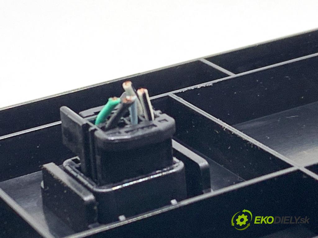 TOYOTA AURIS II liftback 2013 97 kW 1.6 (ZRE181_, ZRE185_) 1598 Panel ovládania kúrenia 55900-02380 (Prepínacie páčky pod volantom)