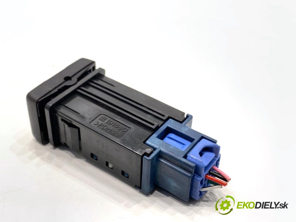 TOYOTA AURIS II liftback 2013 97 kW 1.6 (ZRE181_, ZRE185_) 1598 Prepínač ohrievania, vyhrievania sedačky 191690 (Prepínacie páčky pod volantom)