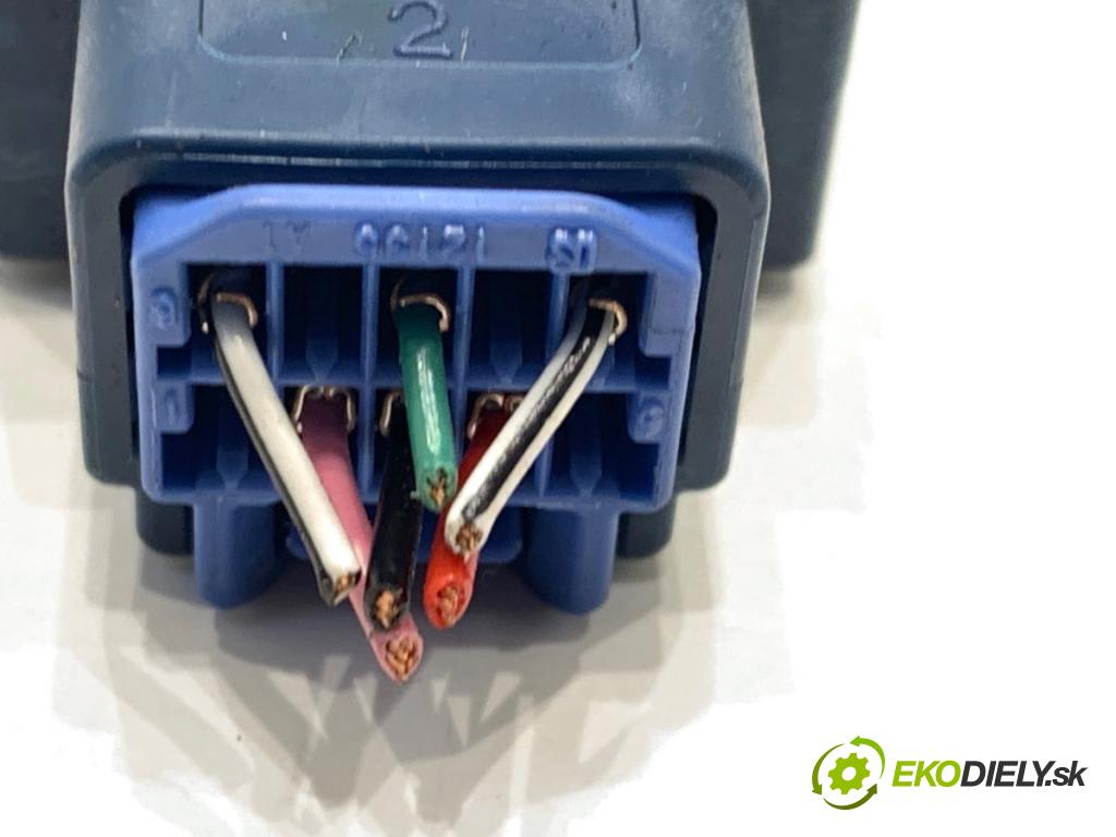 TOYOTA AURIS II liftback 2013 97 kW 1.6 (ZRE181_, ZRE185_) 1598 Prepínač ohrievania, vyhrievania sedačky 191690 (Prepínacie páčky pod volantom)