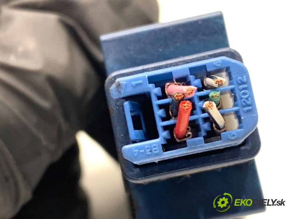 TOYOTA AURIS II liftback 2013 97 kW 1.6 (ZRE181_, ZRE185_) 1598 Prepínač ohrievania, vyhrievania sedačky 191698 (Prepínacie páčky pod volantom)